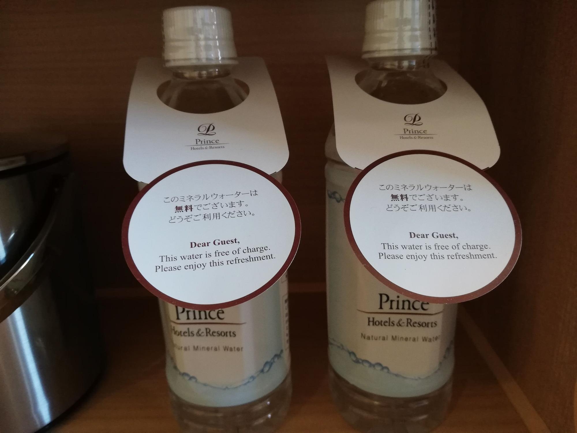 Sapporo Prince Hotel Exterior foto Bottled water at a hotel